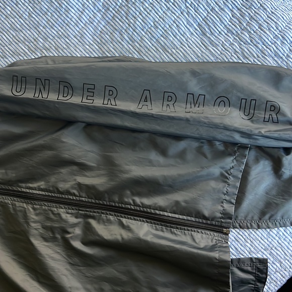 Under Armour grey windbreaker - Picture 5 of 6